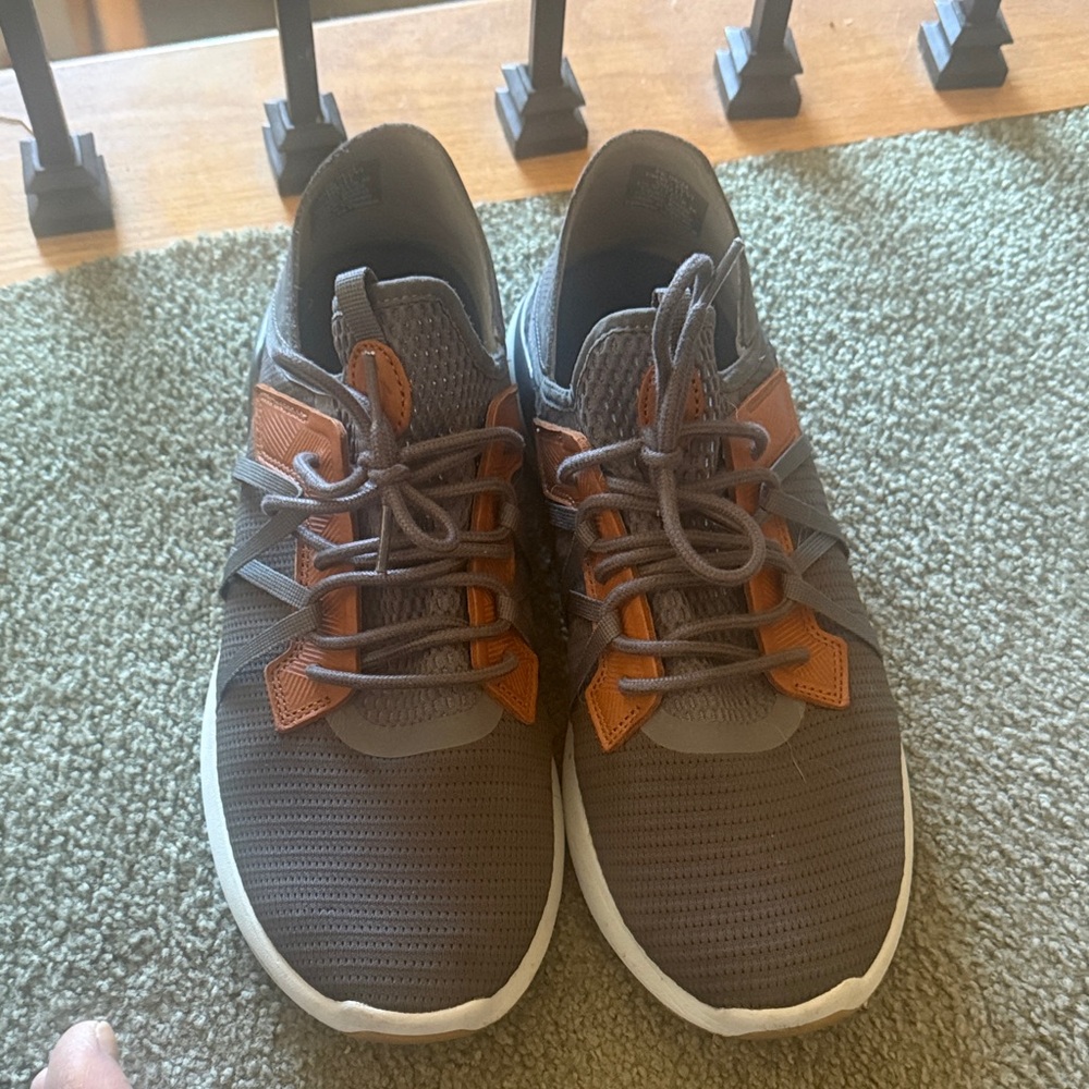 OluKai Men's Brown and brown Mio Li Sneakers